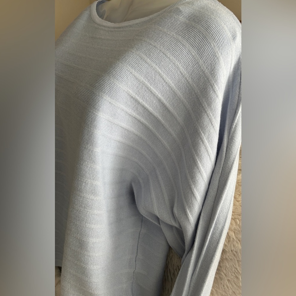 Tahari blue Ribbed Knit Top Long Sleeves Sz M​ - Picture 4 of 13